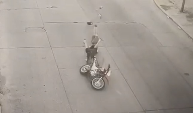 Motorcyclist clotheslined by rope stretched across street, killing him instantly in Guilmes - Argentina