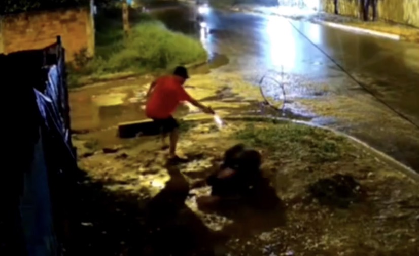 Man chased down and shot multiple times in the head during targeted execution - Ecuador