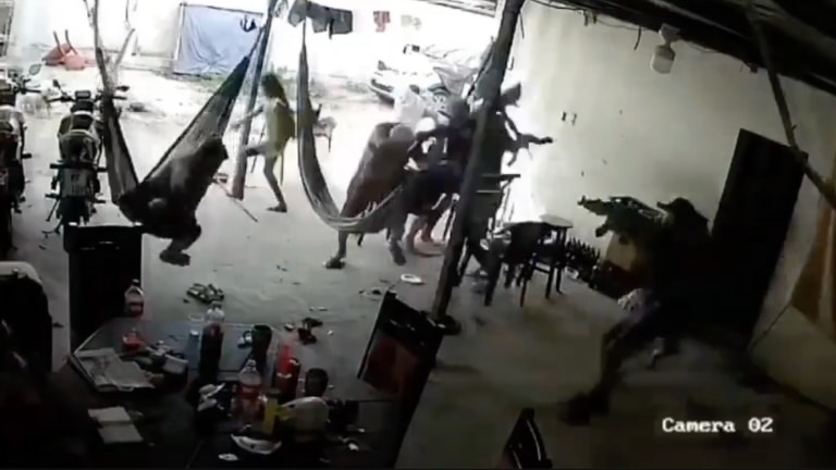 One killed, two injured after gunmen attack group playing cards - Ecuador