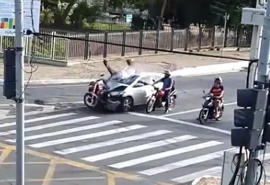 Motorcyclist killed after being struck and run over on busy city road - Brazil