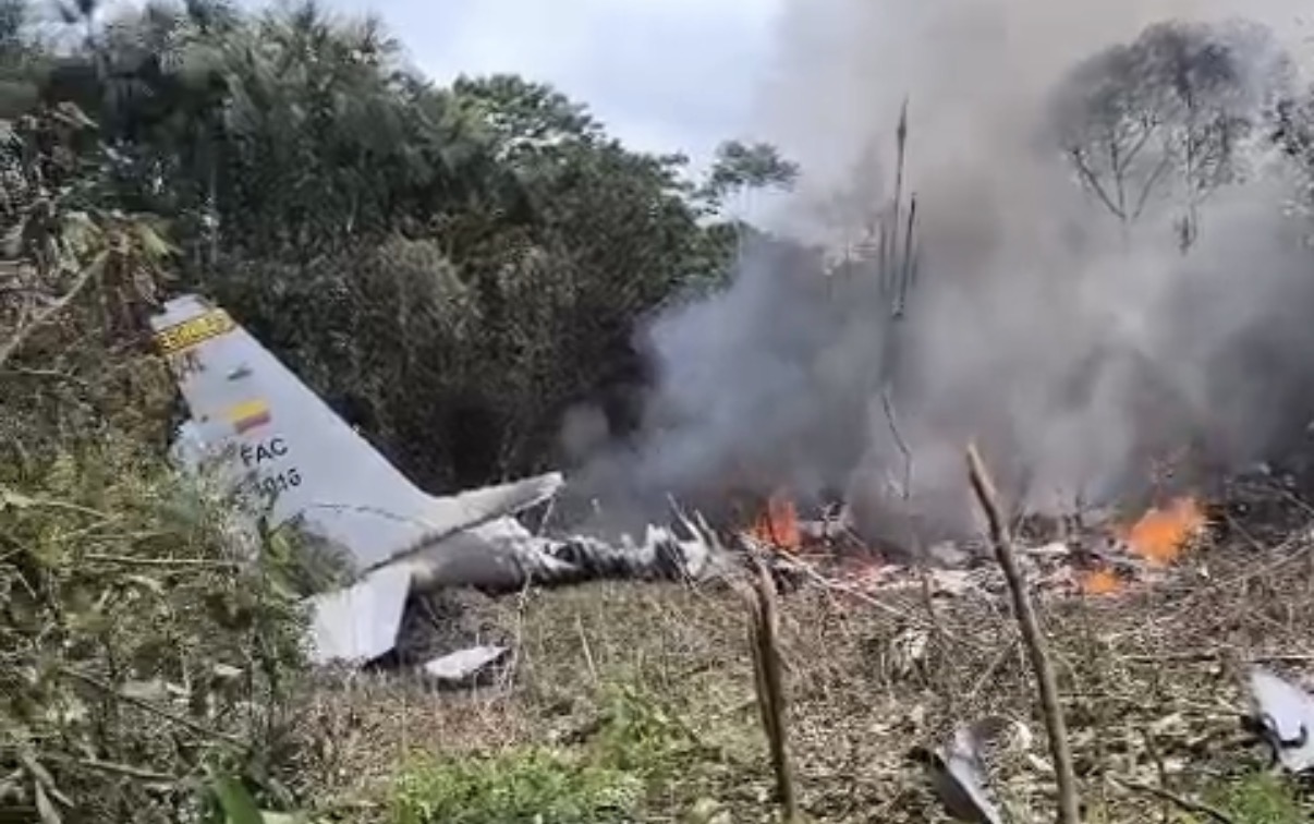 Military transport plane carrying soldiers crashes after takeoff, leaving dozens dead - Colombia