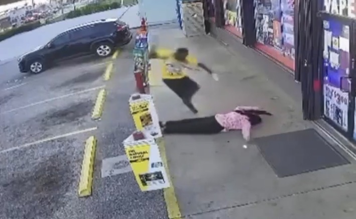 Woman fatally attacked with hammer outside Fort Myers store as suspect is captured hours later - Florida, United States