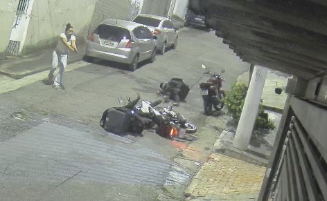 Female Off-duty officer fights back during robbery attempt, leaving two suspects dead in gunfire exchange - Brazil