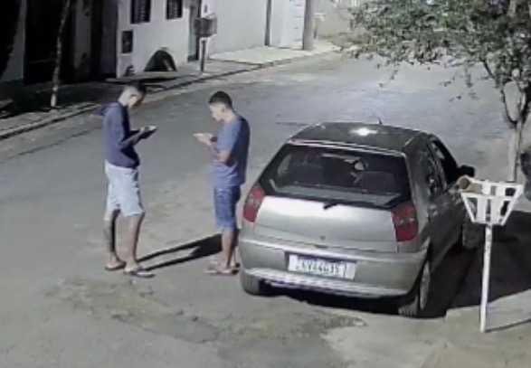 Gunman distracts victim with phone before executing him in planned ambush - Brazil