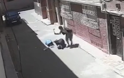 Alleyway attack in Quneitra shows man repeatedly hit with shovel - Syria