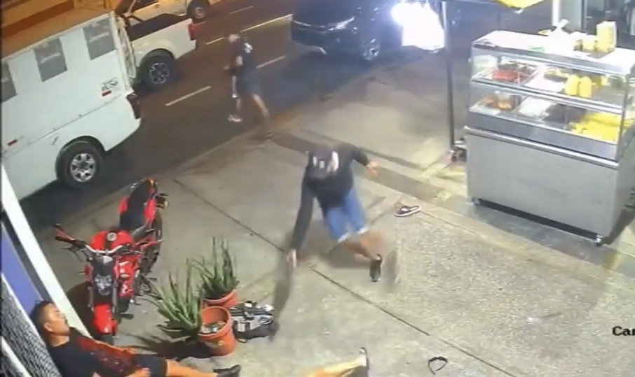 Gunmen open fire outside restaurant in Guayaquil, multiple killed and elderly woman injured - Ecuador