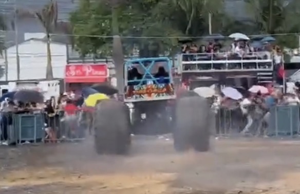 Monster truck loses control during stunt and plows into crowd in Popayán, killing three and injuring dozens - Colombia