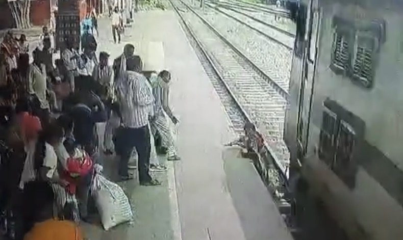 Two women struck and killed by speeding train while trying to cross tracks at Bakhtiyarpur station - India