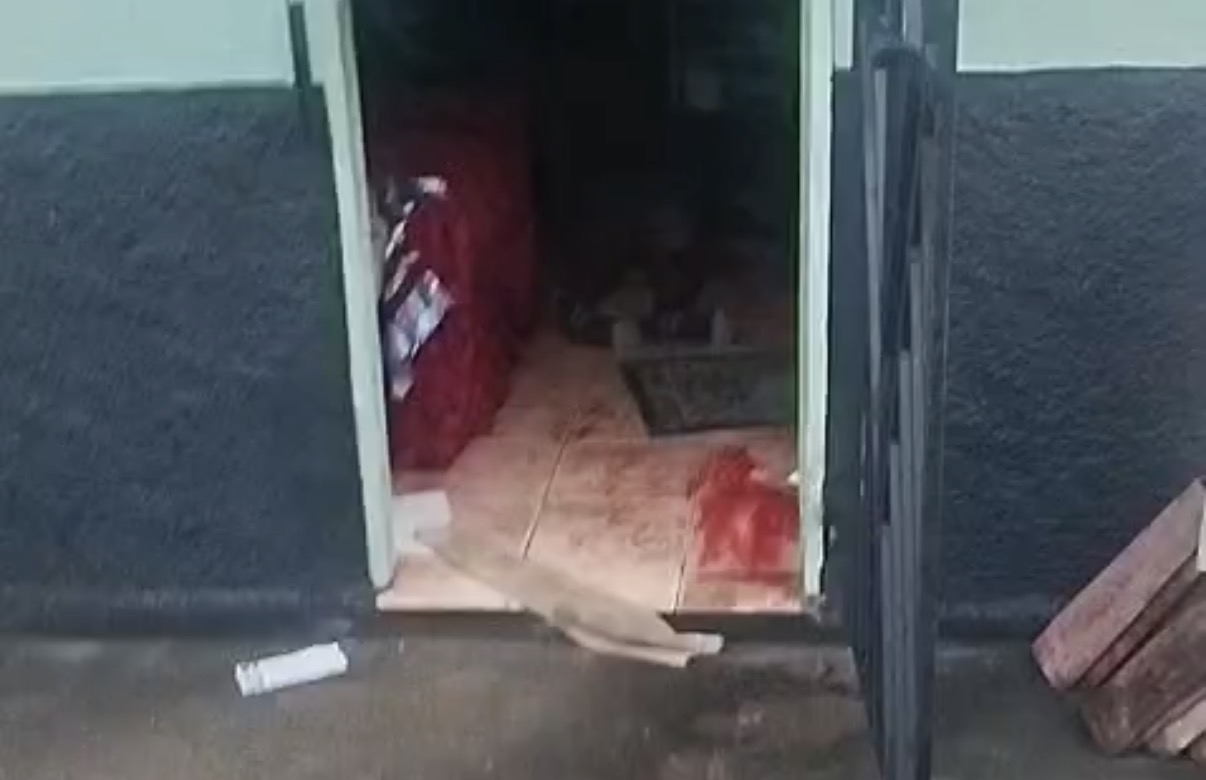 Man decapitated inside his home in Ilhéus, with his severed head thrown into the street - Brazil