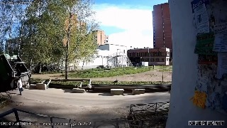 88-year-old woman killed after being struck by a reversing garbage truck in a residential courtyard - Russia