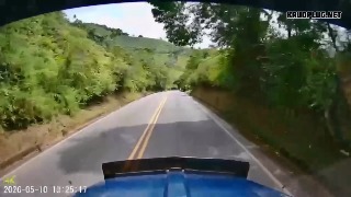 Motorcyclist collides head-on with a tractor-trailer - Colombia