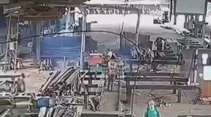 Sawmill worker dies after being struck by a piece of wood ejected from machinery in northern - Brazil