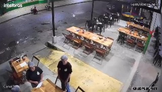 Municipal Guard commander shot and killed inside a pizzeria in Pará after four armed men opened fire - Brazil
