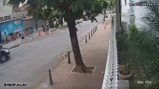 Robbery suspect shot during attempted theft in Rio de Janeiro as the incident was captured on security camera - Brazil