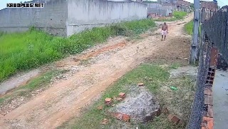Man injured after being launched into the air by a bull that charged him from behind - Brazil