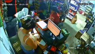 Man armed with machete scares off armed robber during attempted holdup at business in Tabasco - Mexico
