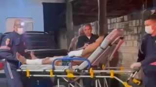 Man attempting to break into a home is mauled by pit bulls guarding the property - Brazil