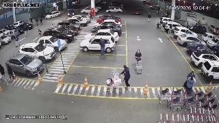 Faction leader serving house arrest shot dead inside a supermarket as police investigate possible organized crime links - Brazil