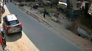 Motorcyclist killed after crashing into suddenly opened car door - India
