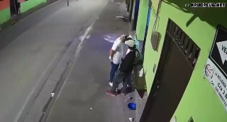Teen arrested after allegedly slitting 35 year old man's throat over $5 debt - Colombia