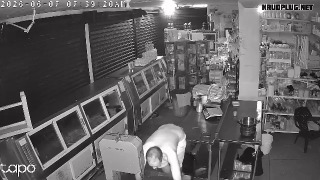 Merchant dies after reportedly placing his head into a running saw, as authorities investigate the circumstances surrounding the incident - Venezuela