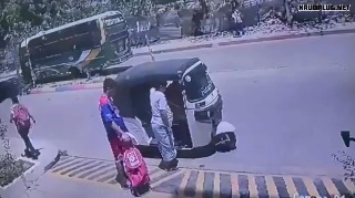 Motocar driver shot dead outside a residential complex after gunmen opened fire at close range - Colombia