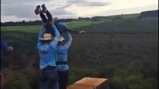Young woman dies after being launched from a rope jump platform without a safety rope attached - Brazil