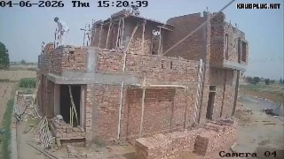 Man dies after a rope attached to a falling wooden beam becomes entangled around his neck - India