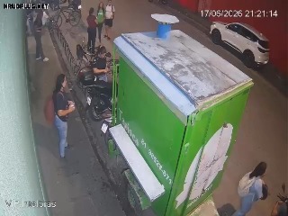 Man shot dead while sitting on a sidewalk as the suspected gunman was arrested after fleeing on a motorcycle - Brazil