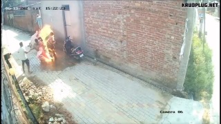 Man dies after being set on fire by his brother-in-law during a family dispute while trying to bring his wife home - India