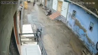Man fatally stabbed in broad daylight by his mother's partner's son during a family dispute - India